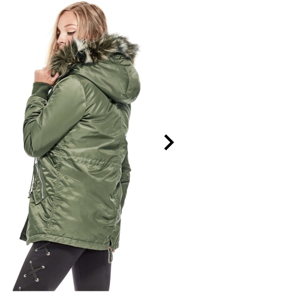 SOLD🚩GUESS Layer Jacket - Picture 3 of 8